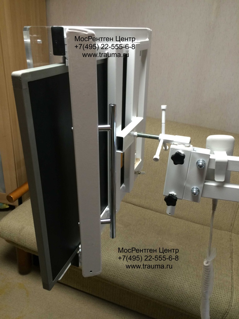 Грудная стойка предназначена для выполнения рентгеновских снимков в вертикальном положении, в основном для рентгена легких. Может оснащаться растром.