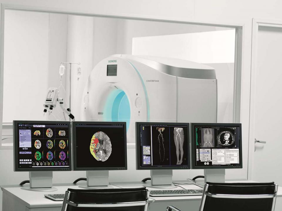 Компьютерный томограф Siemens Somatom ForceУ него 2 лучевых трубки.Скорость сканирования - до 737 мм в секунду. Все тело - 2-3 секунды.Лучевая нагрузка при компьютерной томографии легких - 0.06 мЗв. Обычный томограф от 1.2 мЗв (годовая доза от естественной радиации).